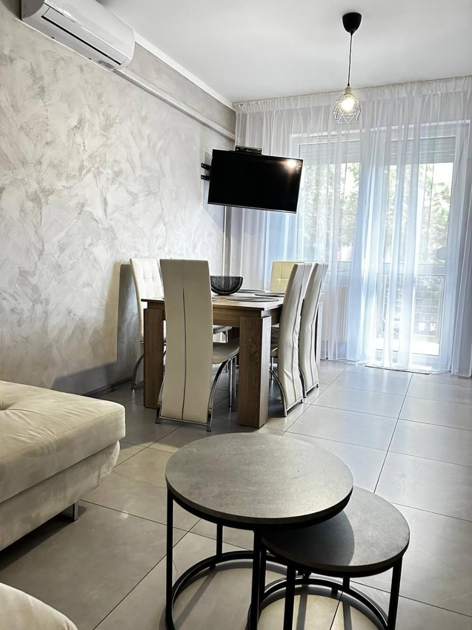 Sunhouse Apartman Hajduszoboszlo Bagian luar foto