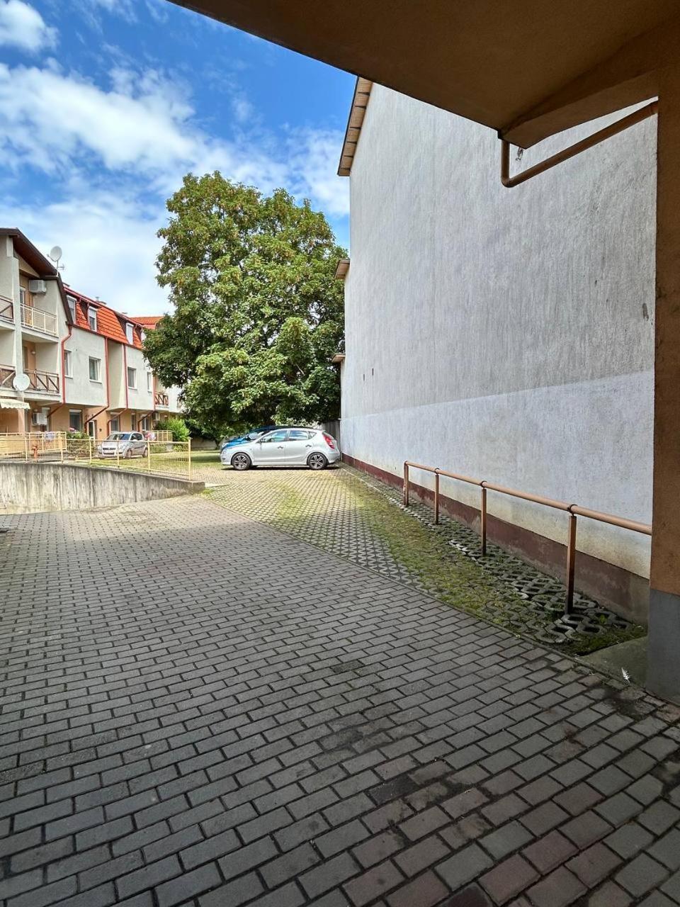Sunhouse Apartman Hajduszoboszlo Bagian luar foto