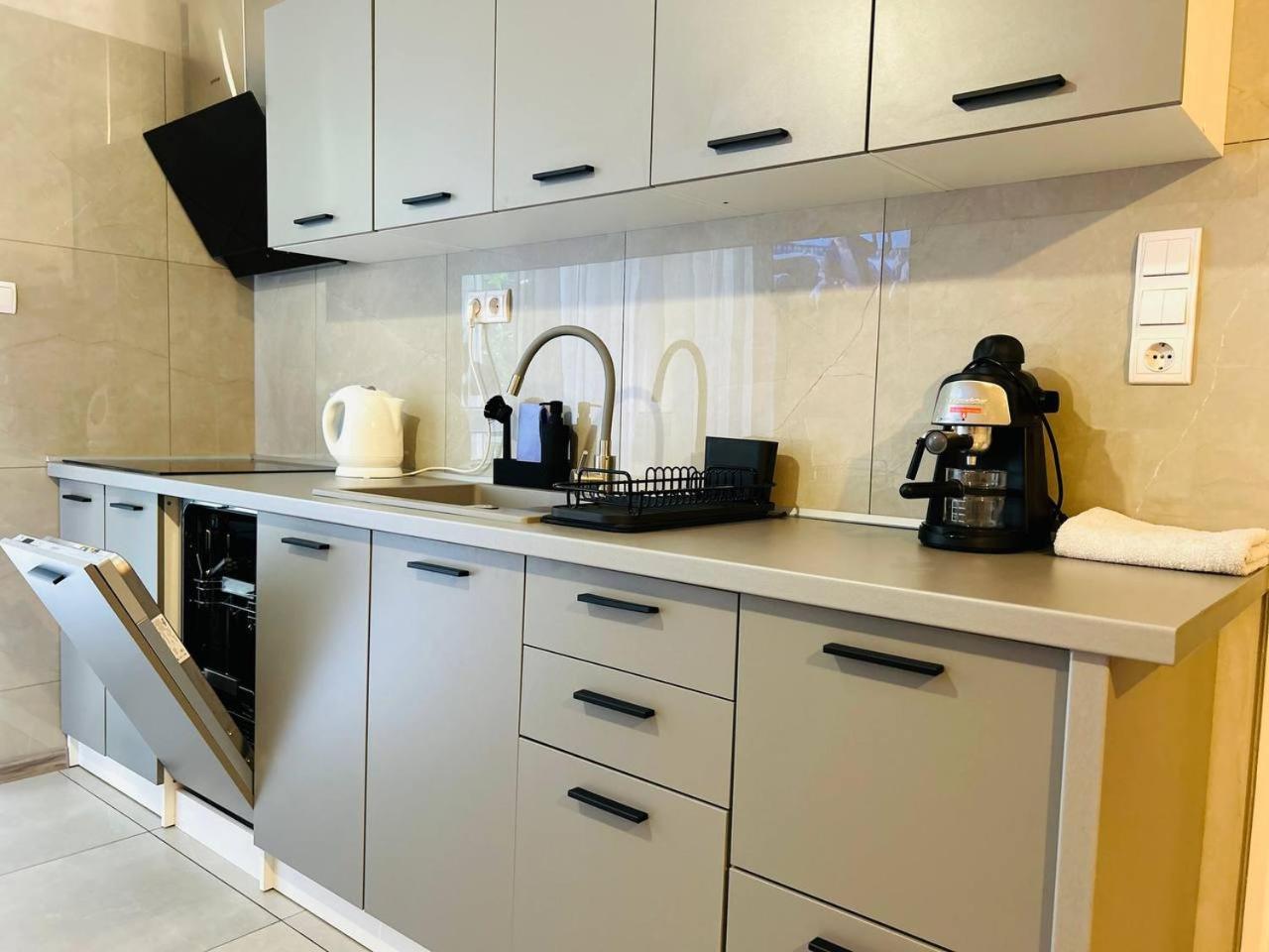 Sunhouse Apartman Hajduszoboszlo Bagian luar foto