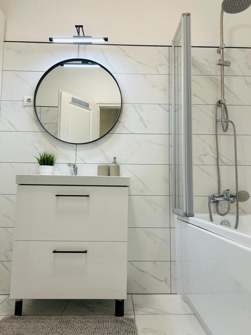 Sunhouse Apartman Hajduszoboszlo Bagian luar foto
