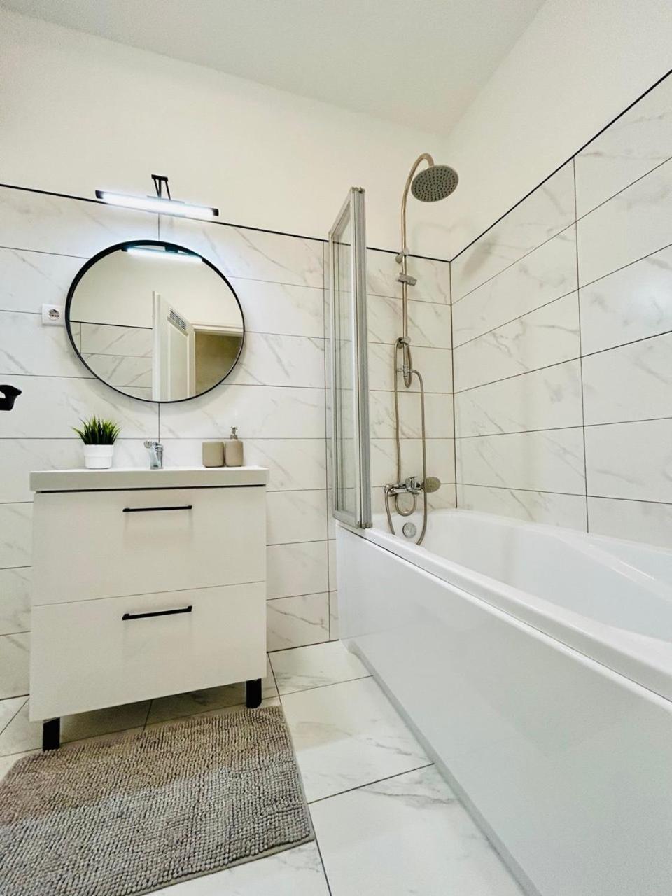 Sunhouse Apartman Hajduszoboszlo Bagian luar foto